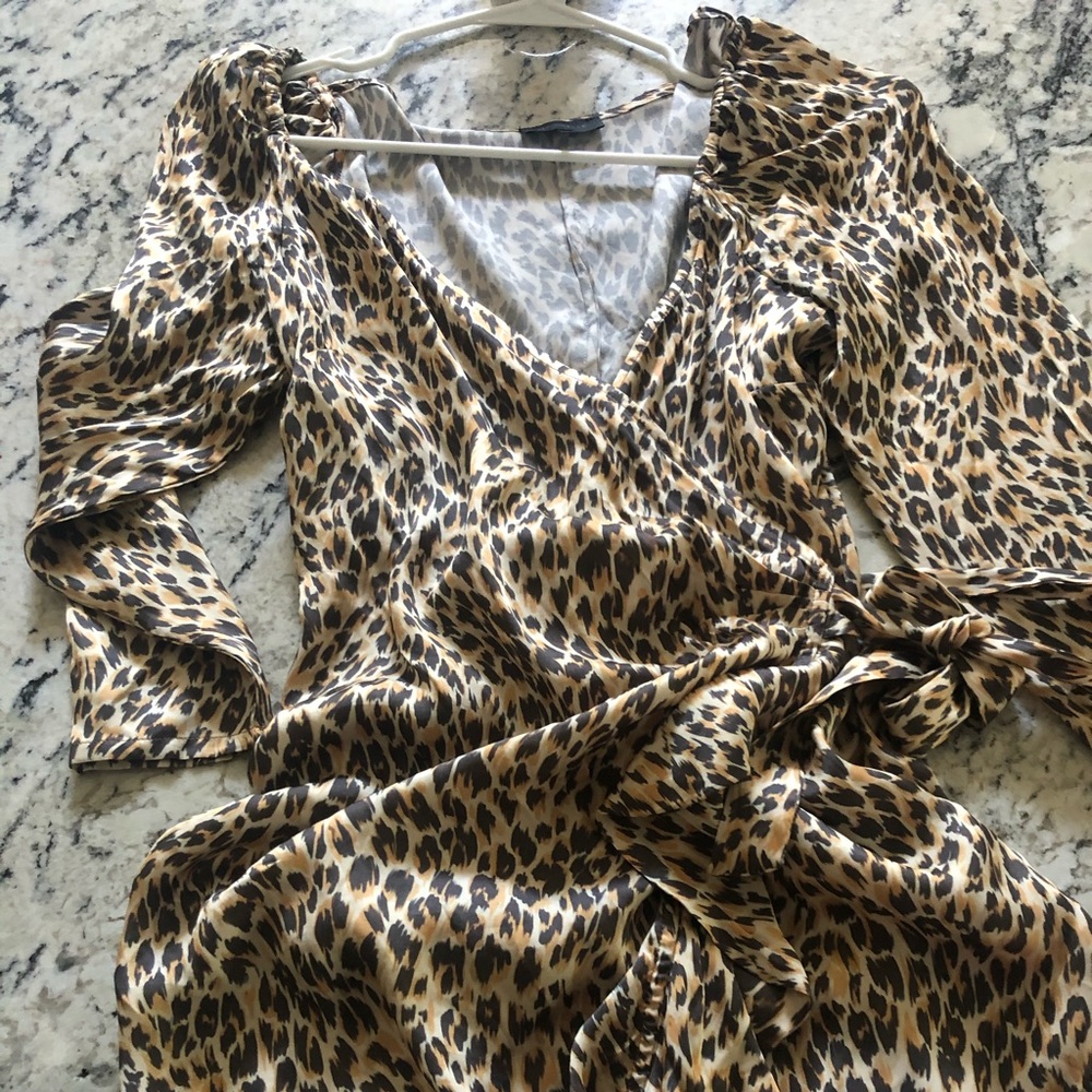 Va Va Voom! Eye catcher leopard mini wrap